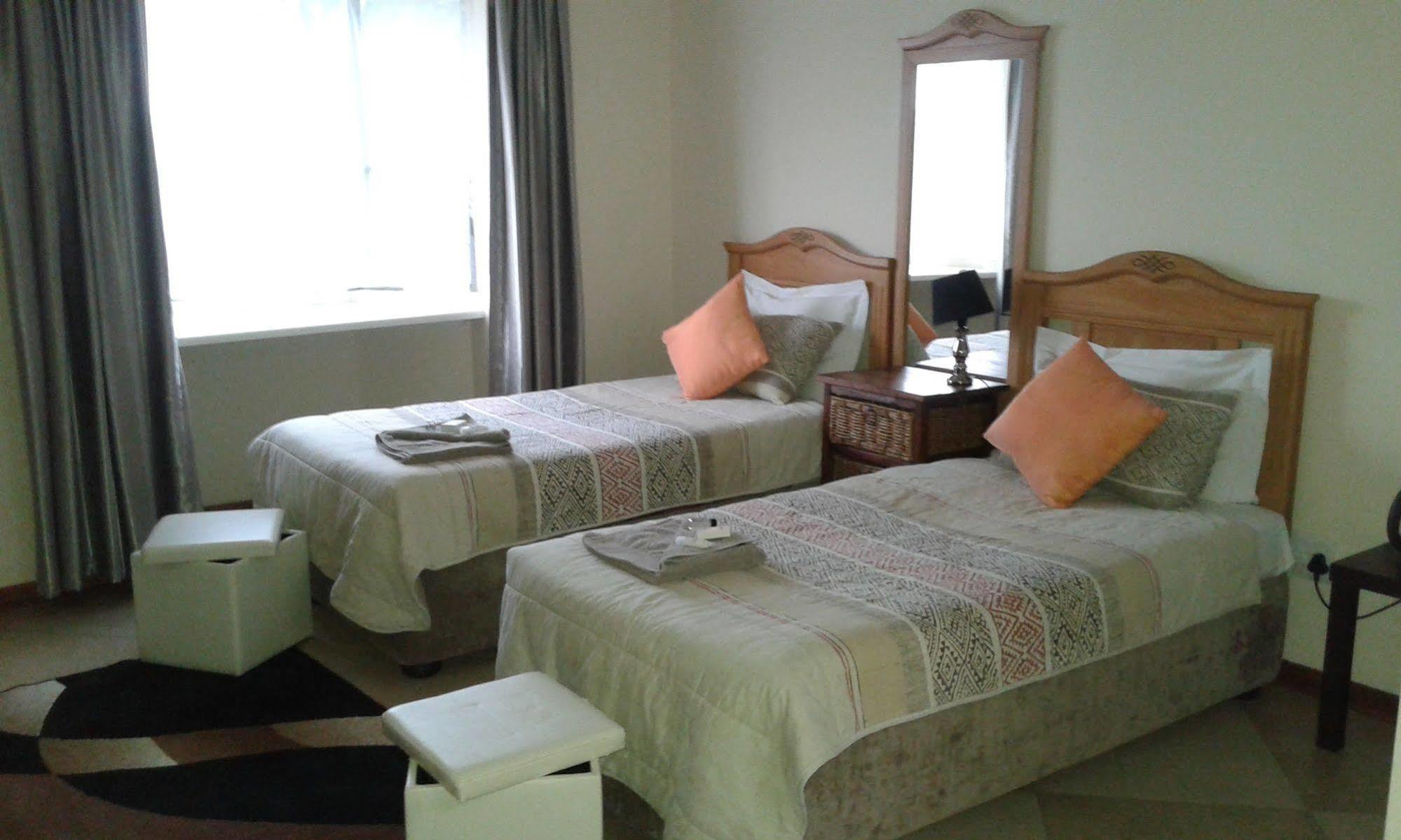 Black Swan Guest House Boshoek Екстер'єр фото